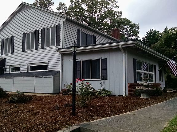 3rd image of 270 Fleming Ave