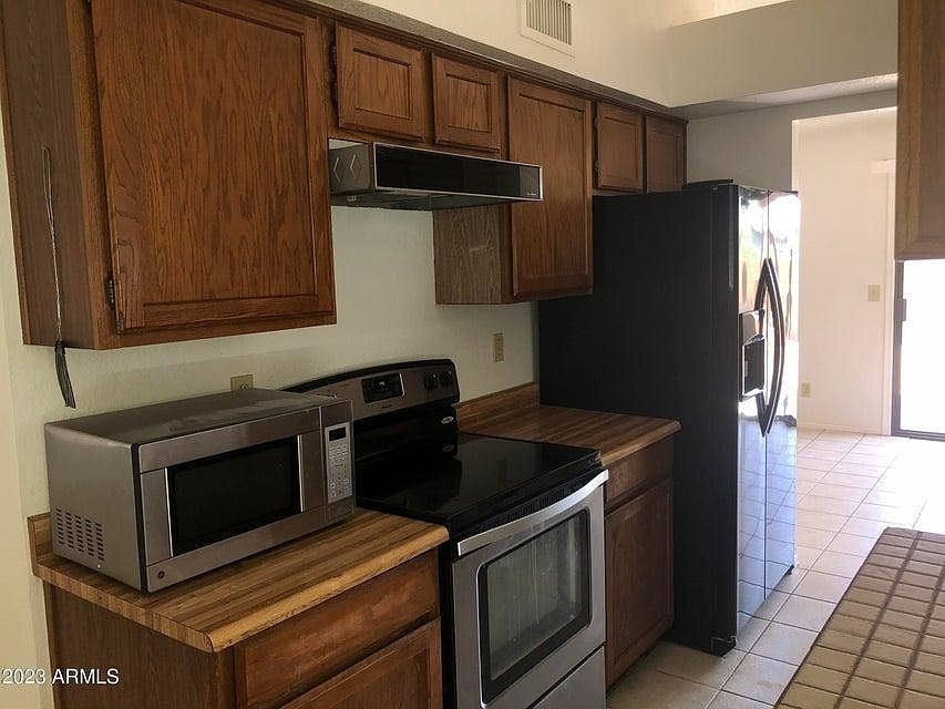 2nd image of 5041 E Dallas St