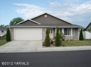 514 Baker St, Moxee, WA 98936