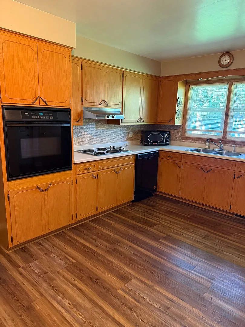 4 Bedroom House in North St. Cloud — Photo 3