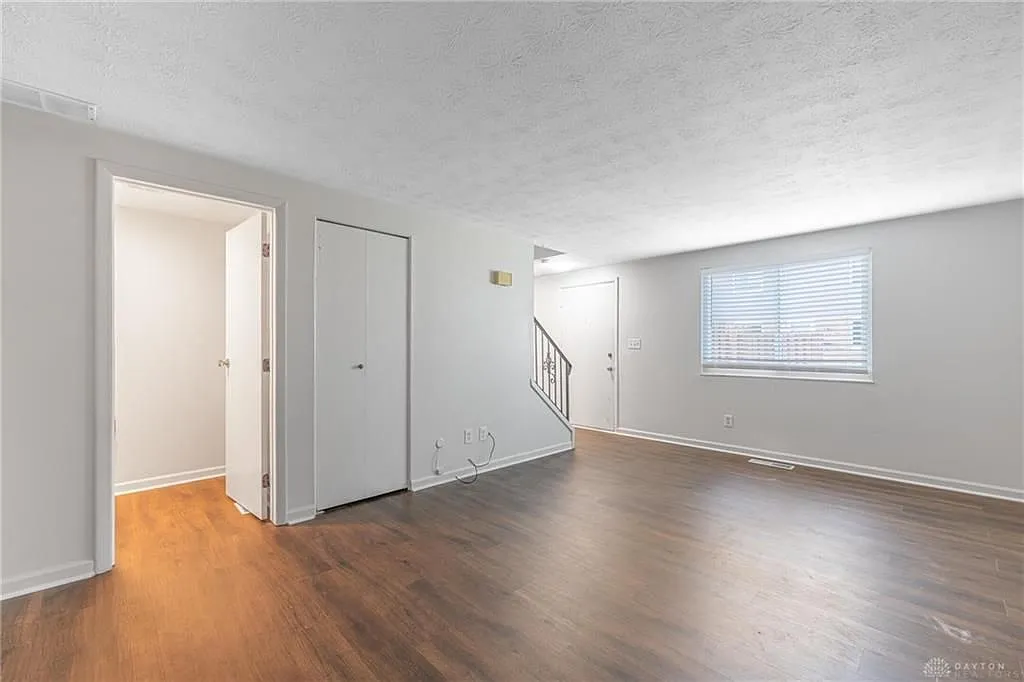 2 bed, 1.5 bath, 1000 sqft, $1,350 — Photo 3