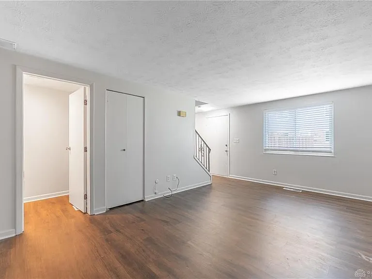 1643 Mars Hill Dr — Photo 3