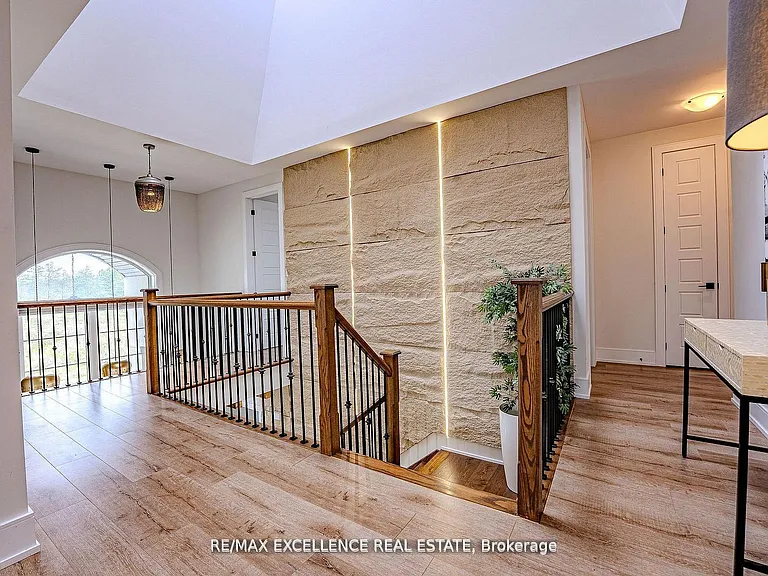 301 Somme St — Photo 15