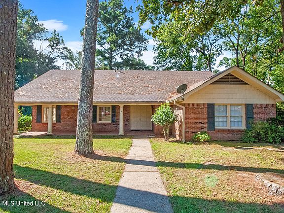 2nd image of 271 Woodland Dr