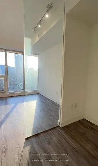 77 Shuter St #2015 — Photo 2