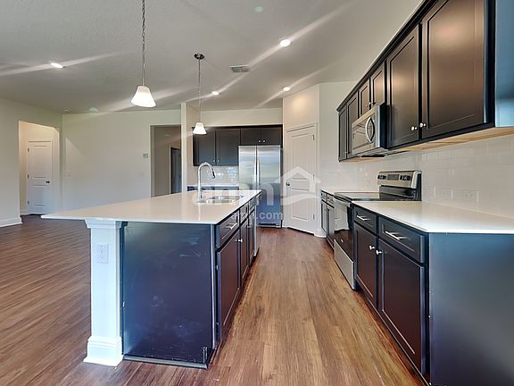 4th image of 27640 Saint Andrews Ave