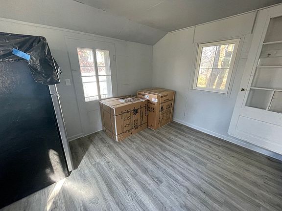 2nd image of 224 Tinkler St #2