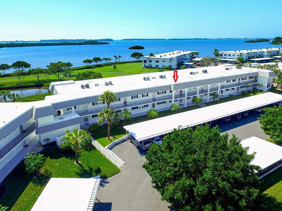 Bay front condo