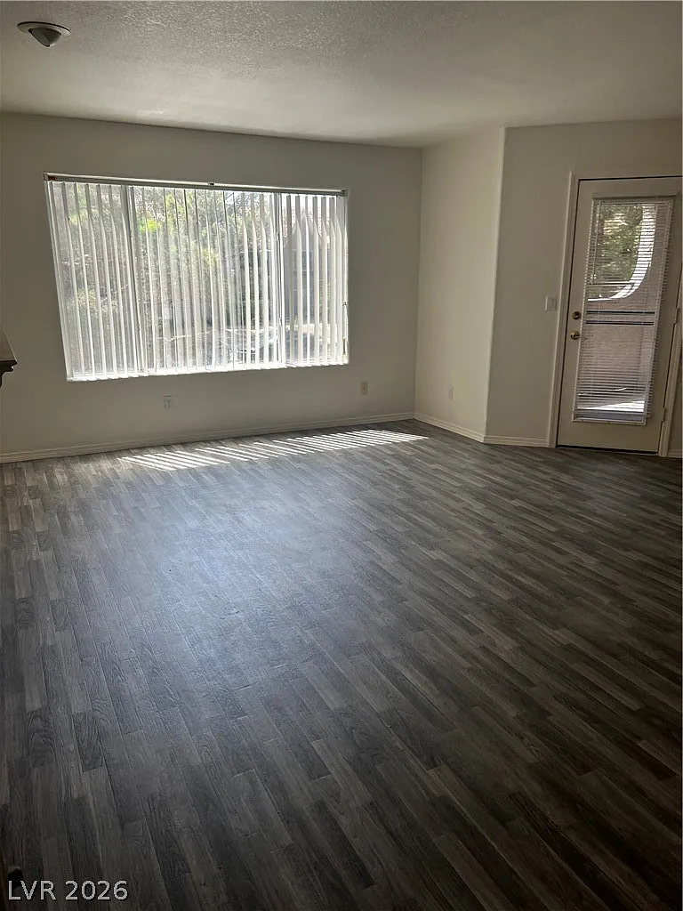 2 bed, 2.0 bath, 1044 sqft, $1,550 — Photo 2