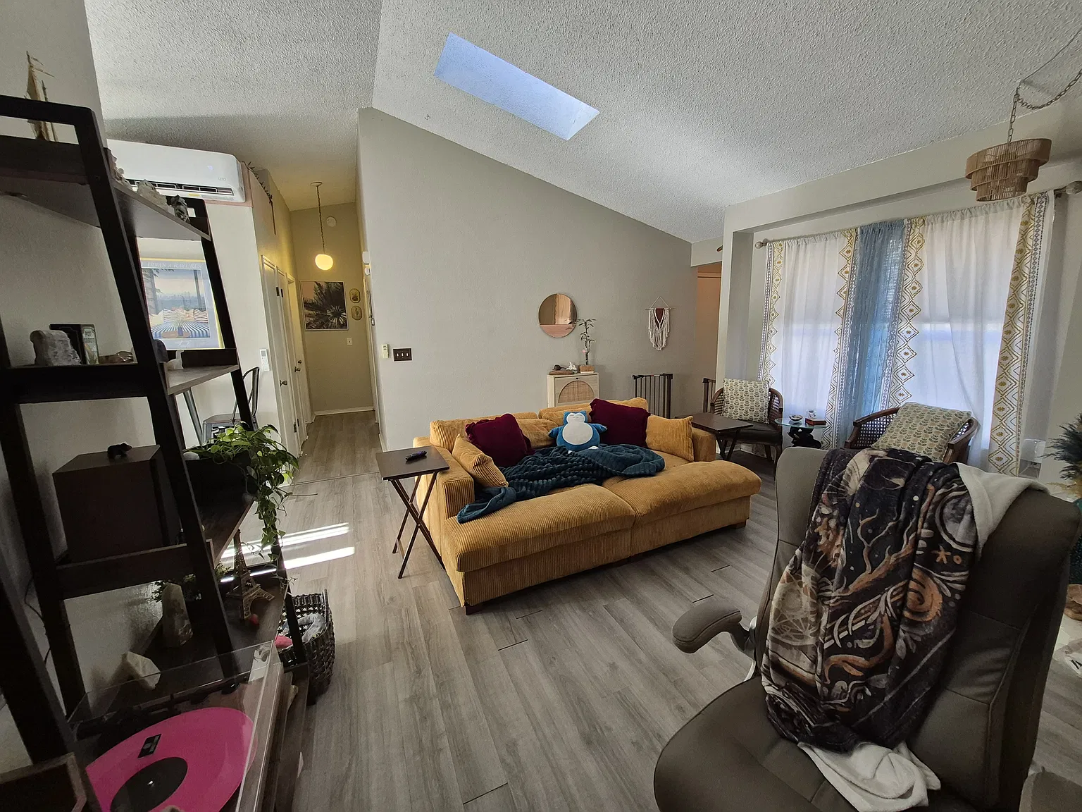2 bed, 945 sqft, $2,000 — Photo 1