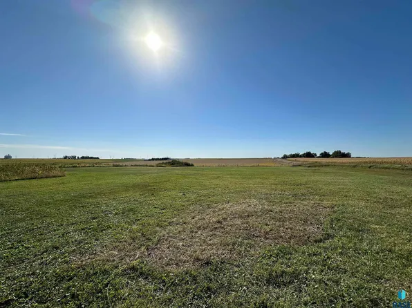 632 161st St, Luverne, MN 56156