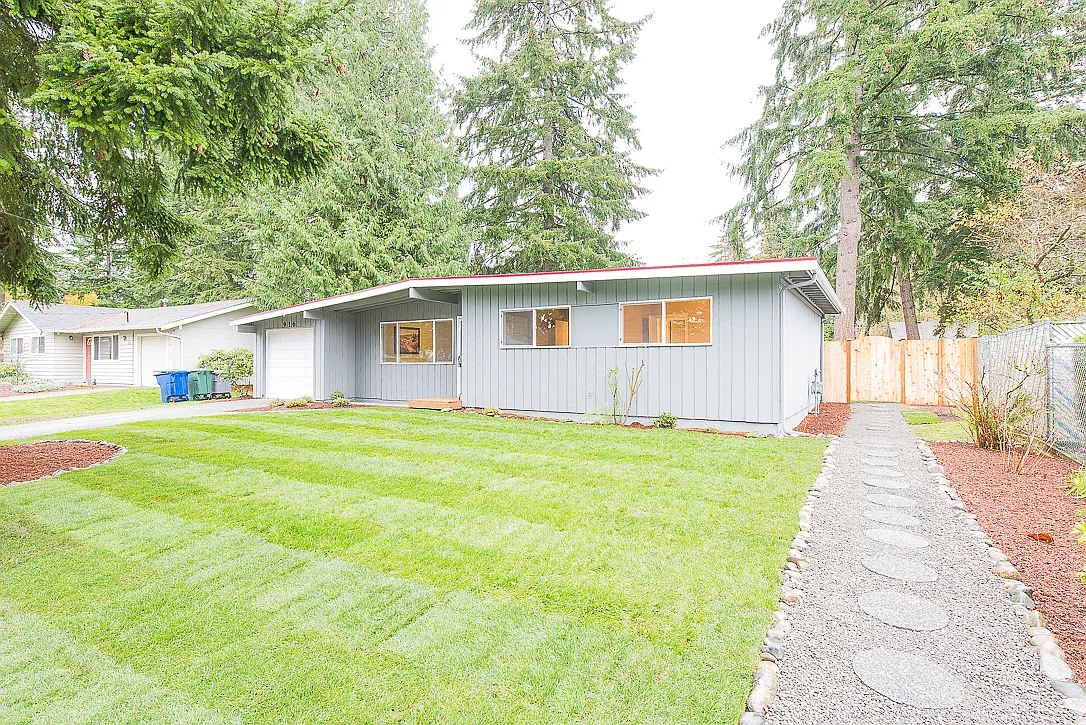 916 167th Ave NE photo 1