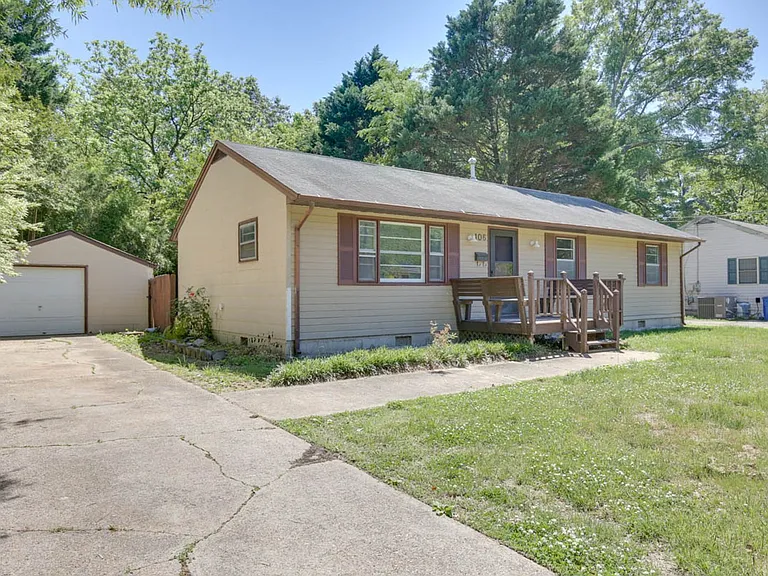 106 Woodhaven Rd — Photo 1