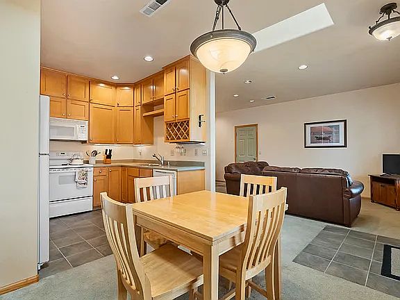5th image of 221 3rd St APT B