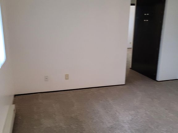 3rd image of 211 SE Uglow St APT 6