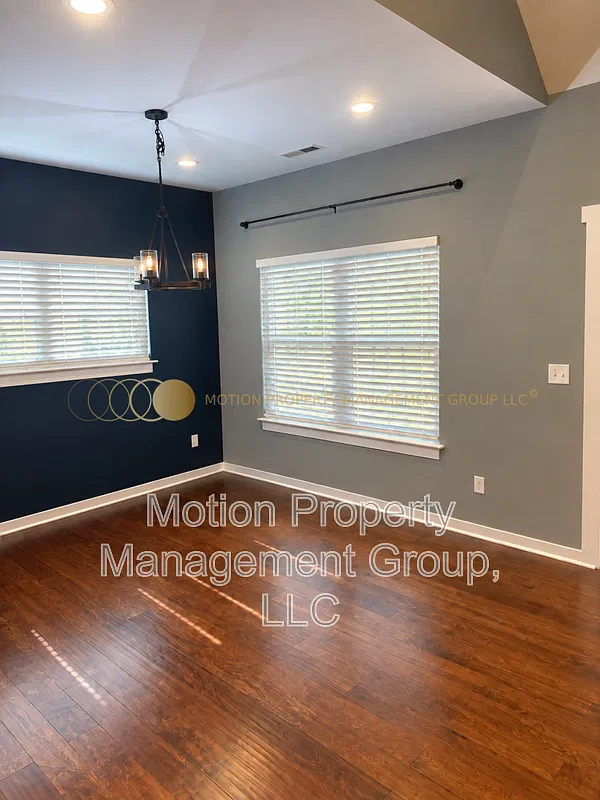 3 bed, 2.0 bath, 1467 sqft, $2,100 — Photo 3