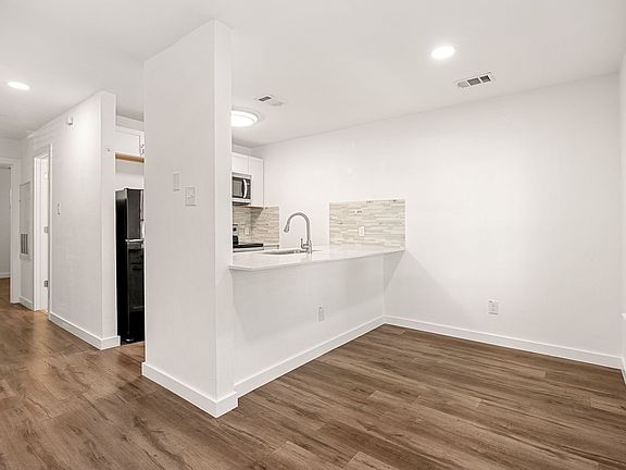 3rd image of 6409 Burns St #106
