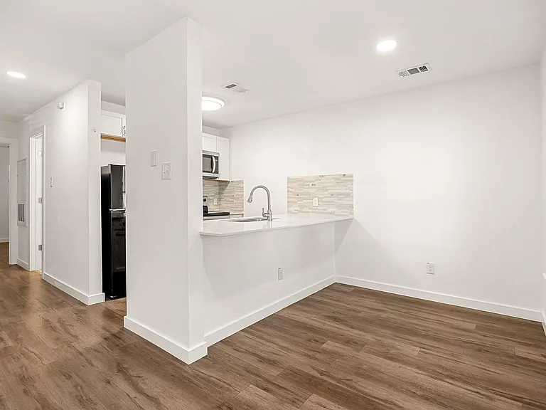 6409 Burns St #106 — Photo 3