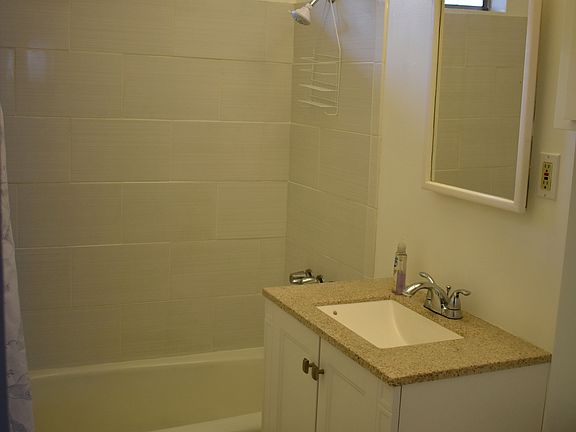 5th image of 713 W 13th St