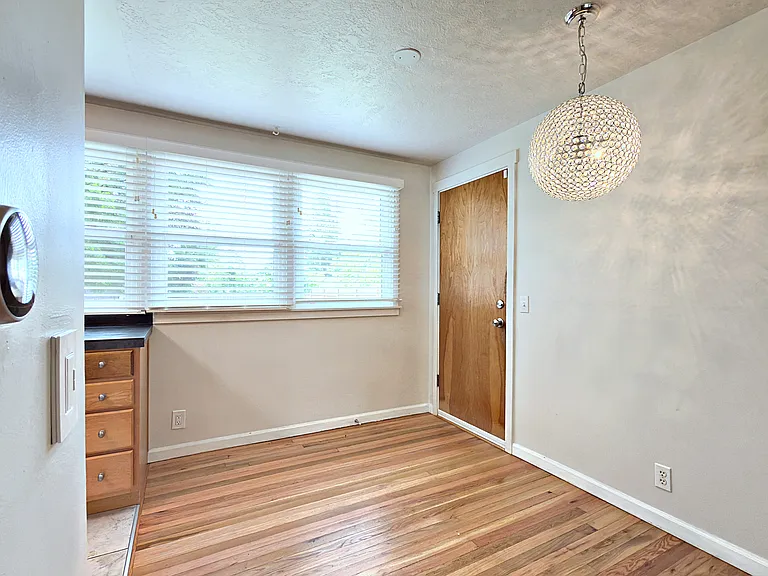 12820 SW Edgewood St — Photo 28