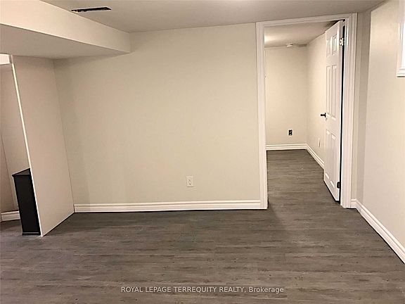 3rd image of 79 Ionview Rd Unit 2
