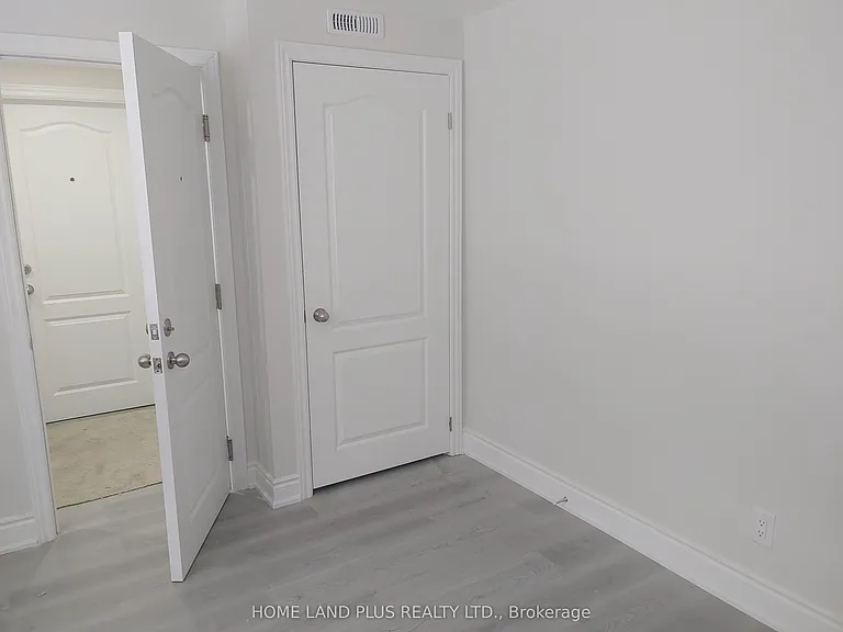 40 Penetang St #4 — Photo 11