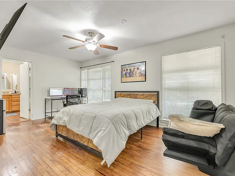 520 Helena St — Photo 13