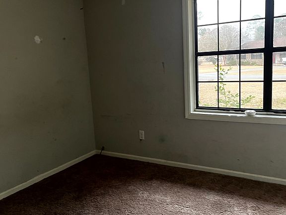 4th image of 103 Strawberry Ct