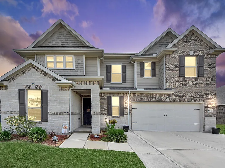 3705 Banbury Ln — Photo 1