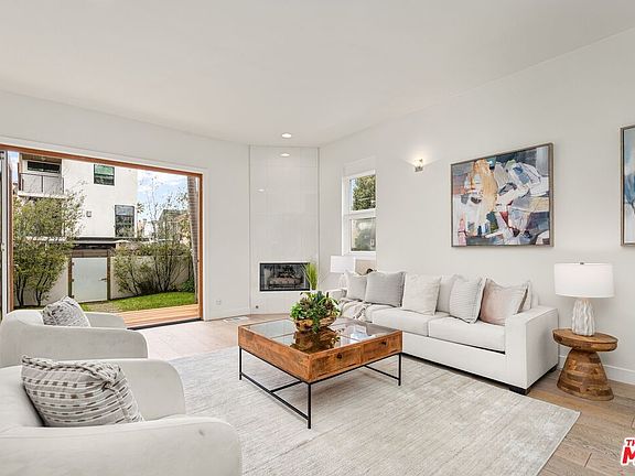 5th image of 28 Westwind St