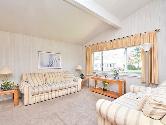 5th image of 17 Karen Ave