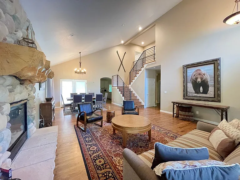 701 Martingale Ln — Photo 8