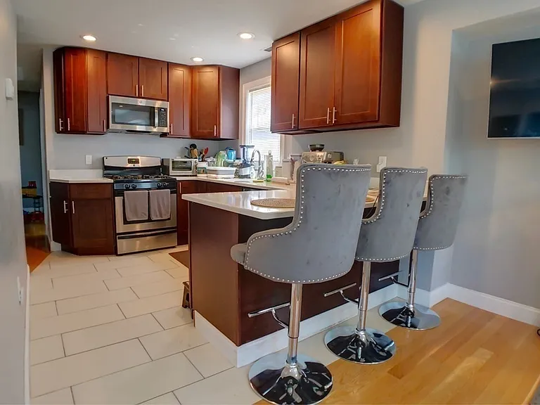 10 Rockledge St #2 — Photo 3