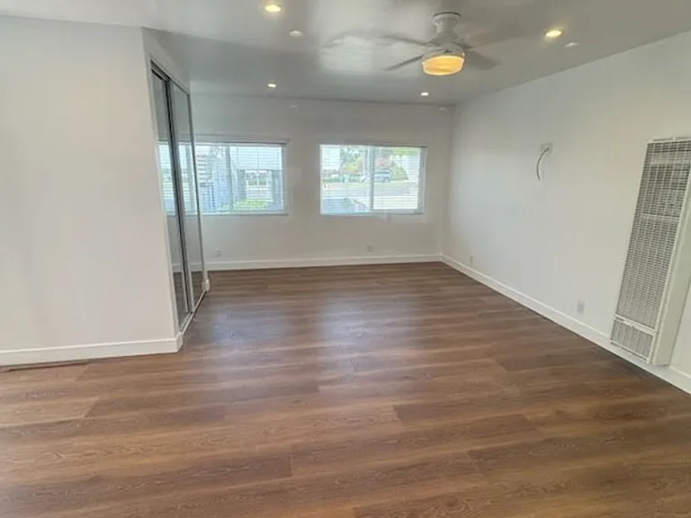 1160 Manhattan Beach Blvd — Photo 4