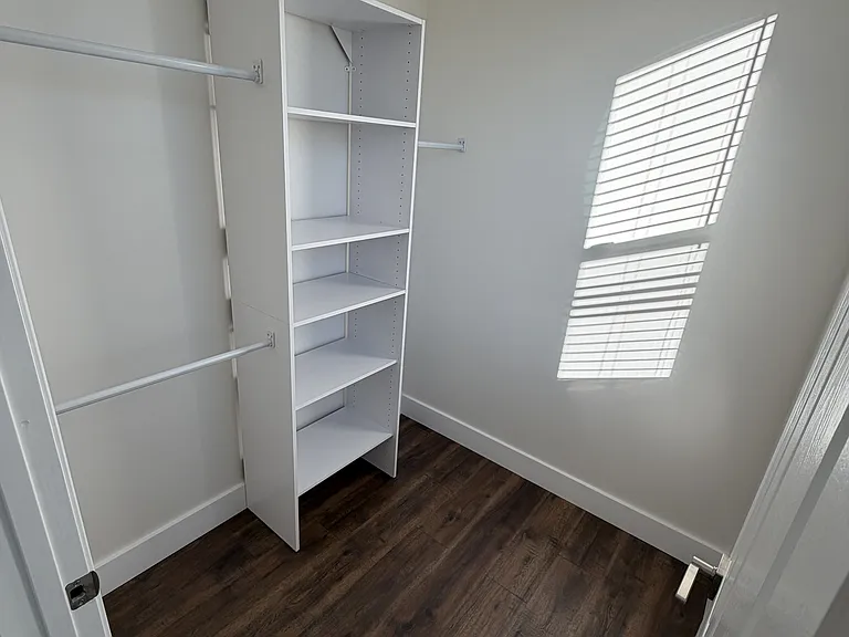 1409 Woodbine Ave — Photo 9