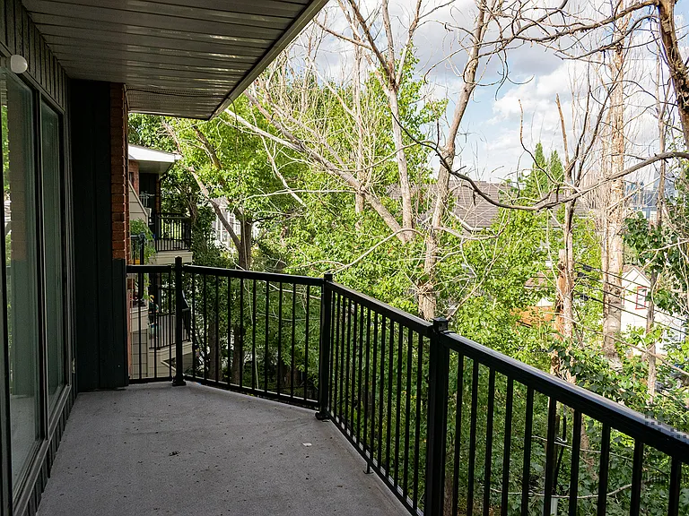 2416 14a St SW — Photo 9