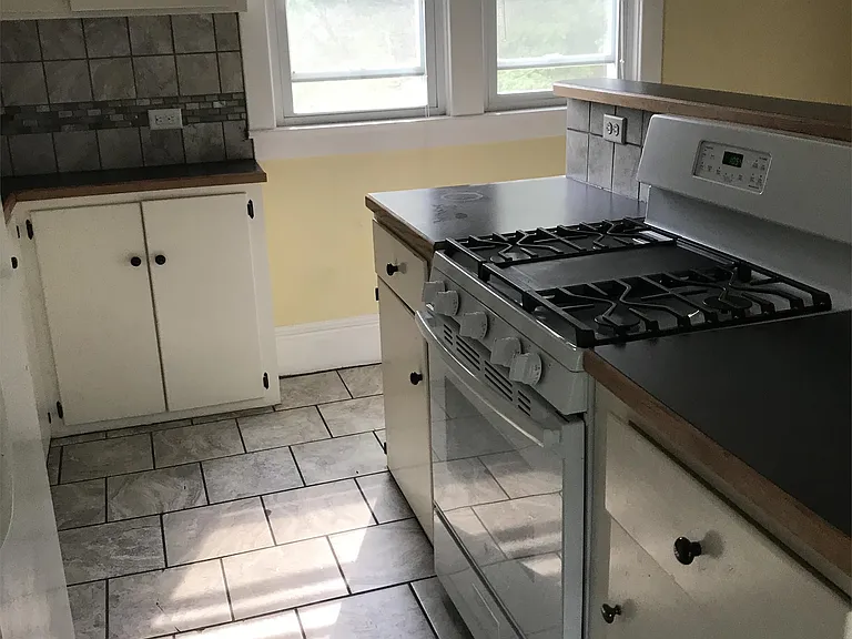 716 Woodward Ave #B — Photo 3