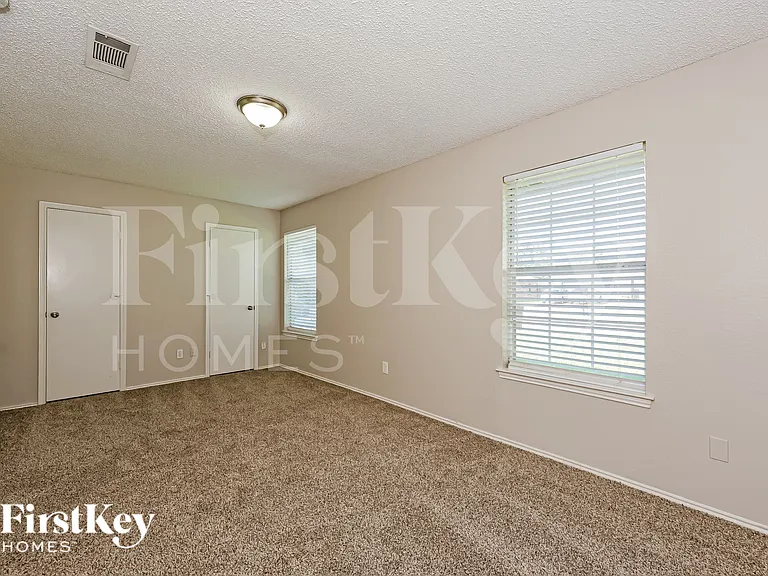 606 Plainview Dr — Photo 15