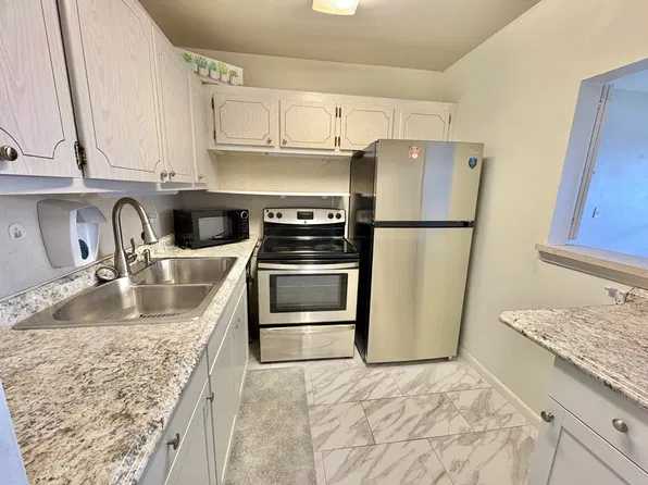 47 Easthampton B, West Palm Beach, FL 33417