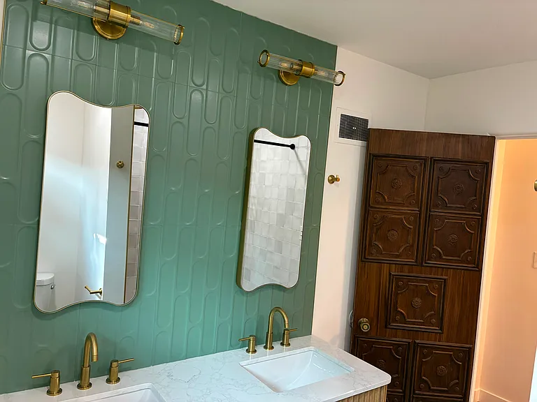 Main bathroom