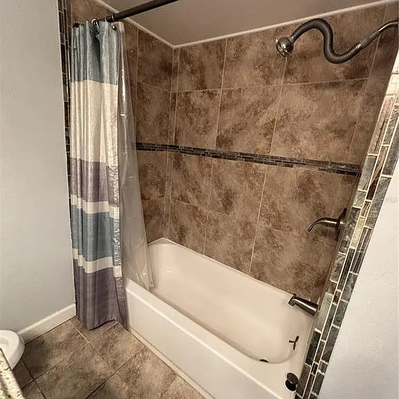 1008 Estremadura Dr — Photo 13