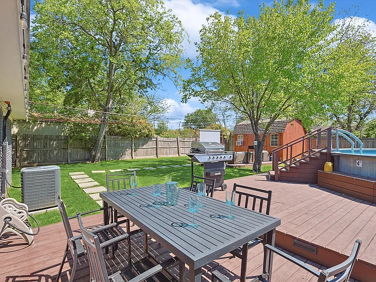530 E Tyler St — Photo 30
