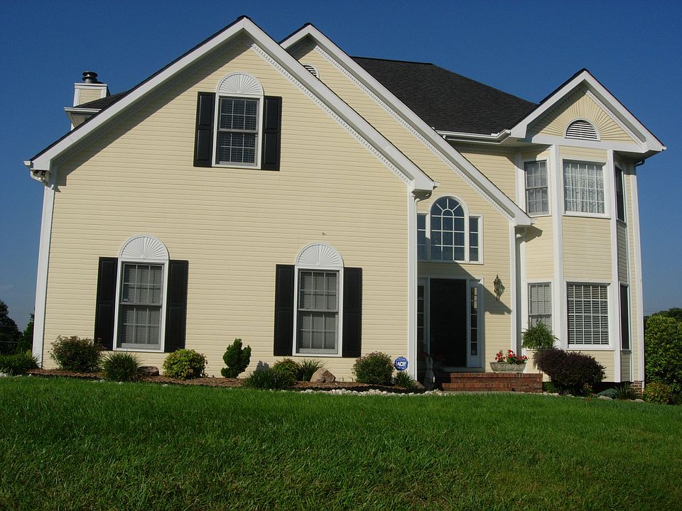 1st image of 213 Fox Chase Dr