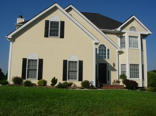 213 Fox Chase Dr, Kingsport, TN 37664