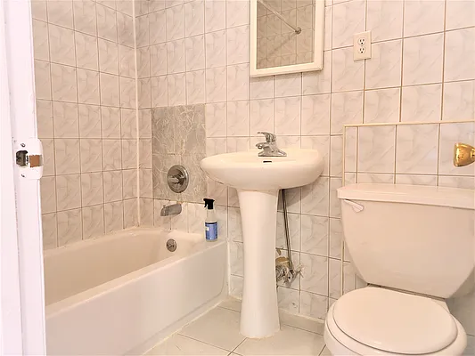 Rented by Virtual Real Estate | media 10