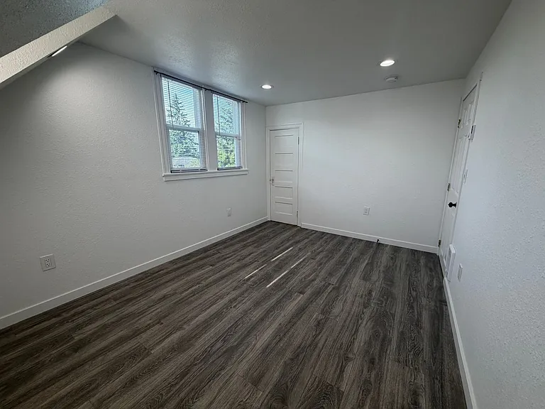 2222 Summit 4-Unit — Photo 10