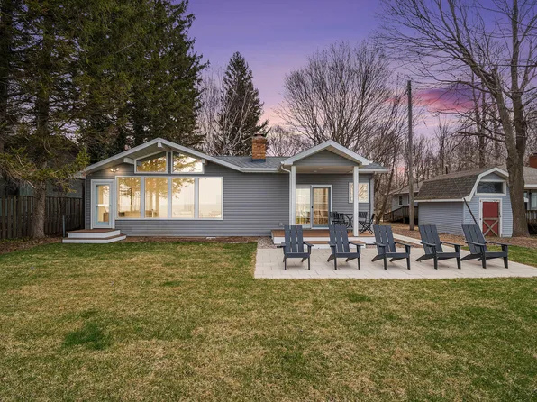1184 Cherry Dr, South Haven, MI 49090