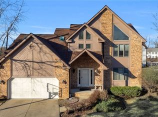 8 Amsley Ct, East Amherst, NY 14051