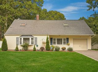5 Georgia Pine Pl, Medford, NY 11763