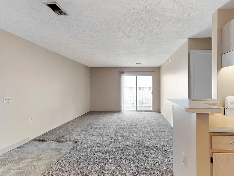 Cambridge Apartments — Photo 31